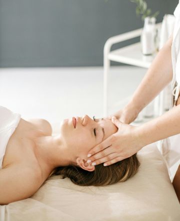Calm and rejuvenating head massage therapy session with a relaxing ambiance.